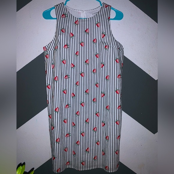 Strawberry shift dress 🍓 🍓🍓 - Picture 2 of 6